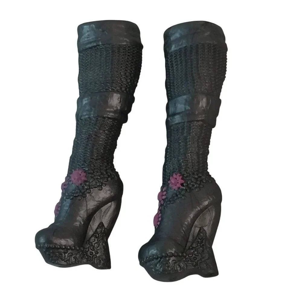 Ever After High Darling Charming Dragon Games Chainmail Platform Boots‎ Gray